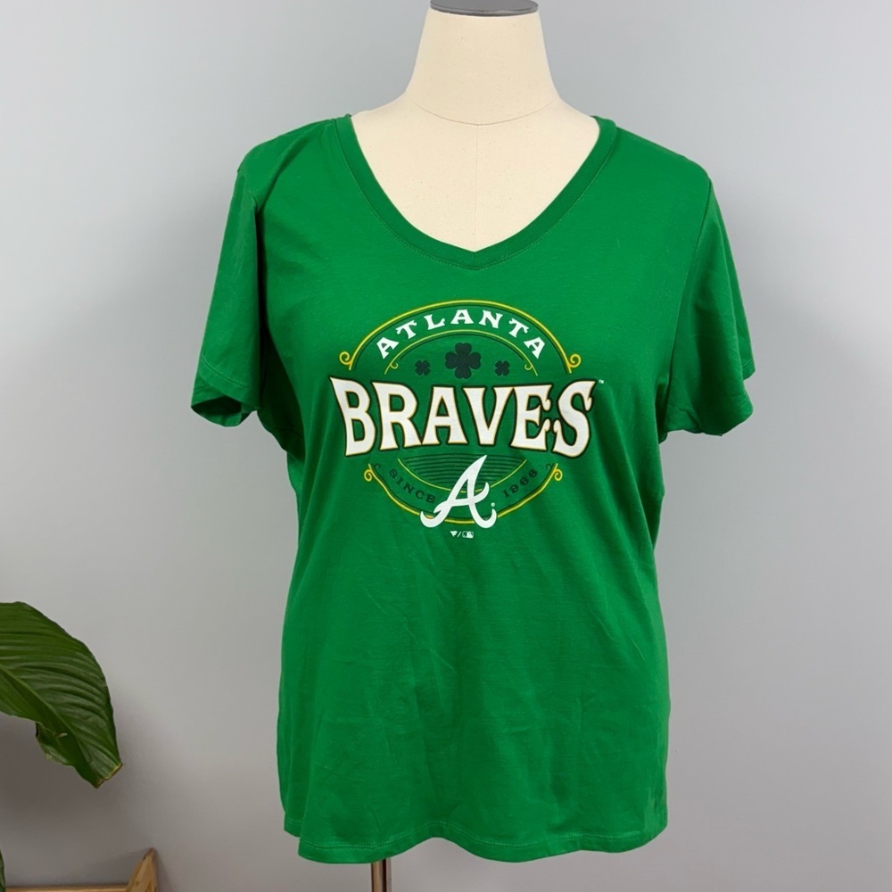 NWOT Atlanta Braves Kelly Green St Patrick’s Day T-shirt Women’s Plus 2X V-neck